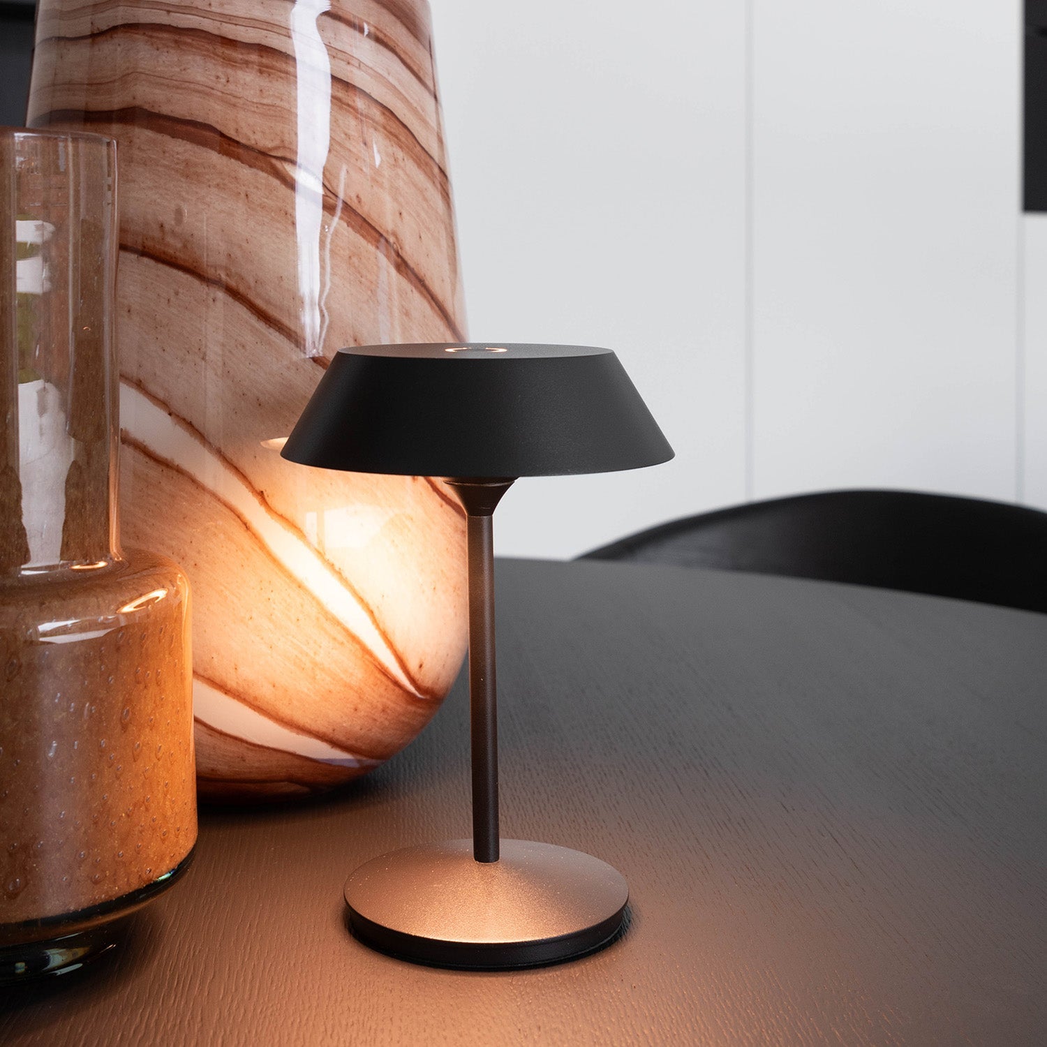Lampe de Table Noire Balto | Lumière Moderne et Élégante pour Intérieurs Chic | Valuna