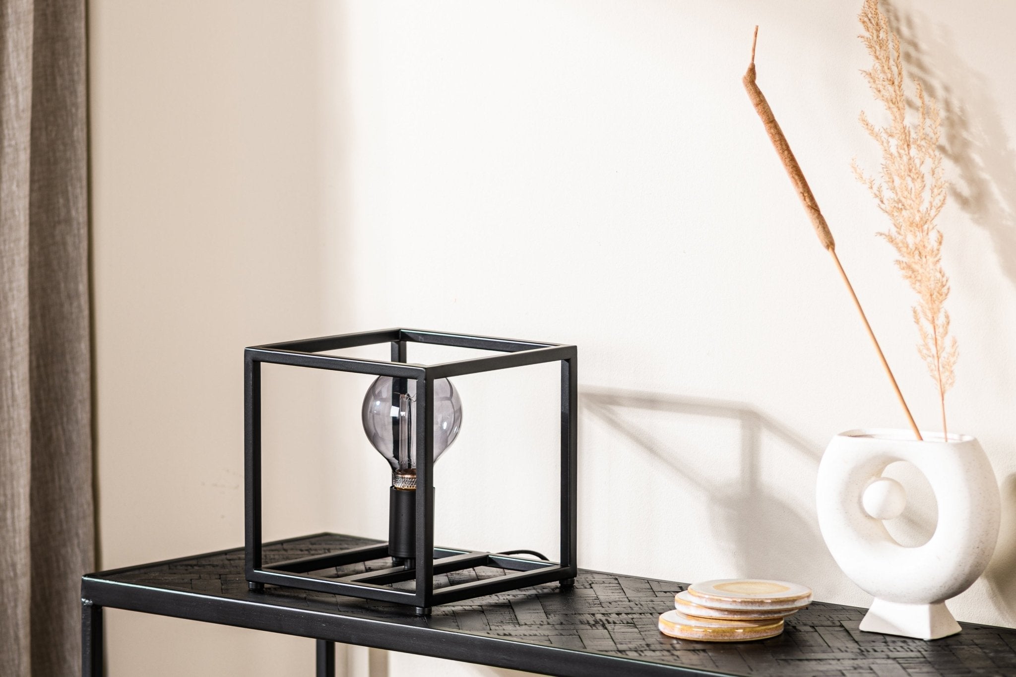 Lampe de Table Tibor en Métal Noir | Éclairage d’Accent Moderne & Élégant | Valuna