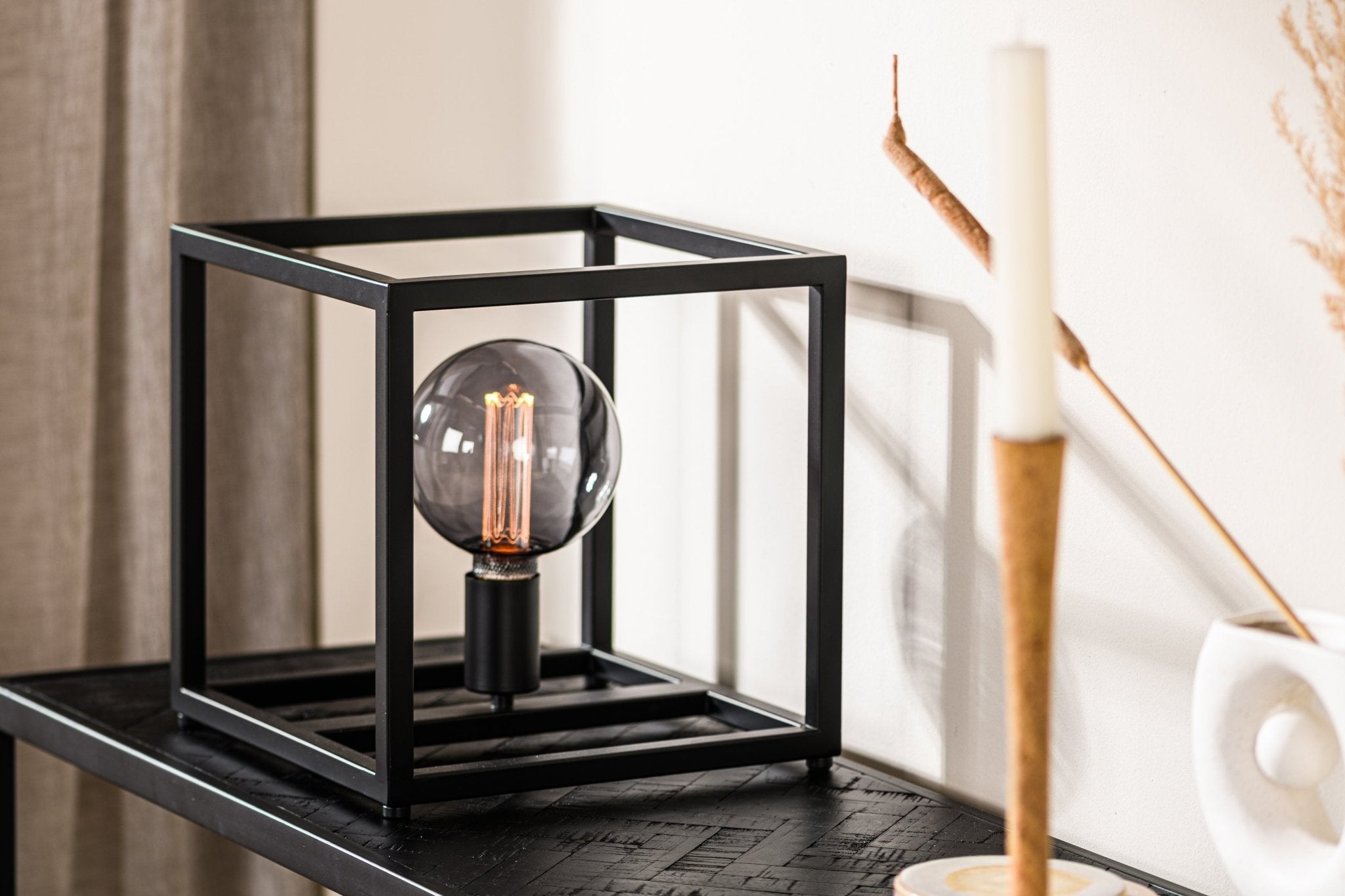 Lampe de Table Tibor en Métal Noir | Éclairage d’Accent Moderne & Élégant | Valuna