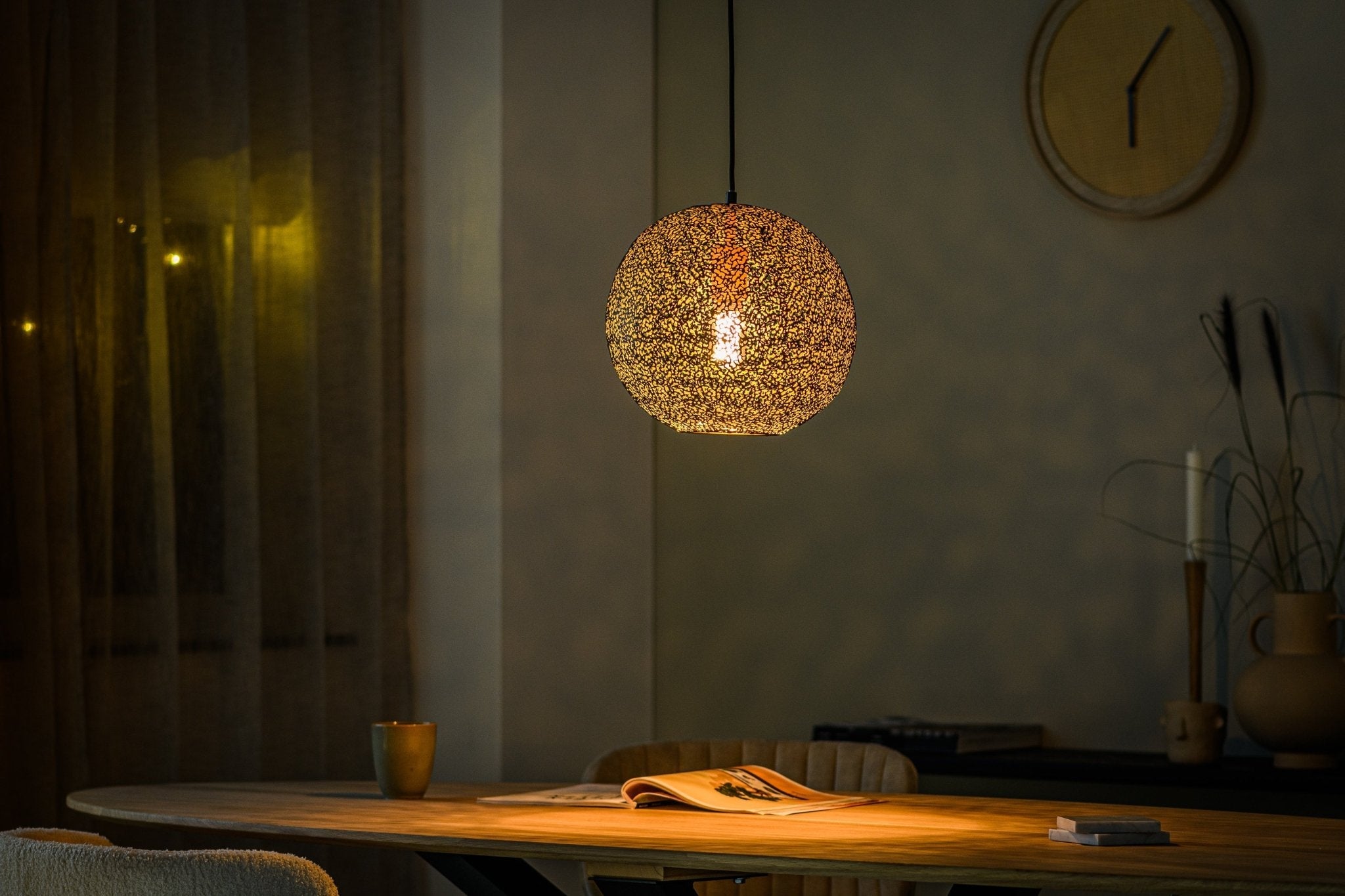 Suspension Sifra en Métal Noir | Ambiance Minimaliste Élégante pour Intérieurs Modernes | Valuna