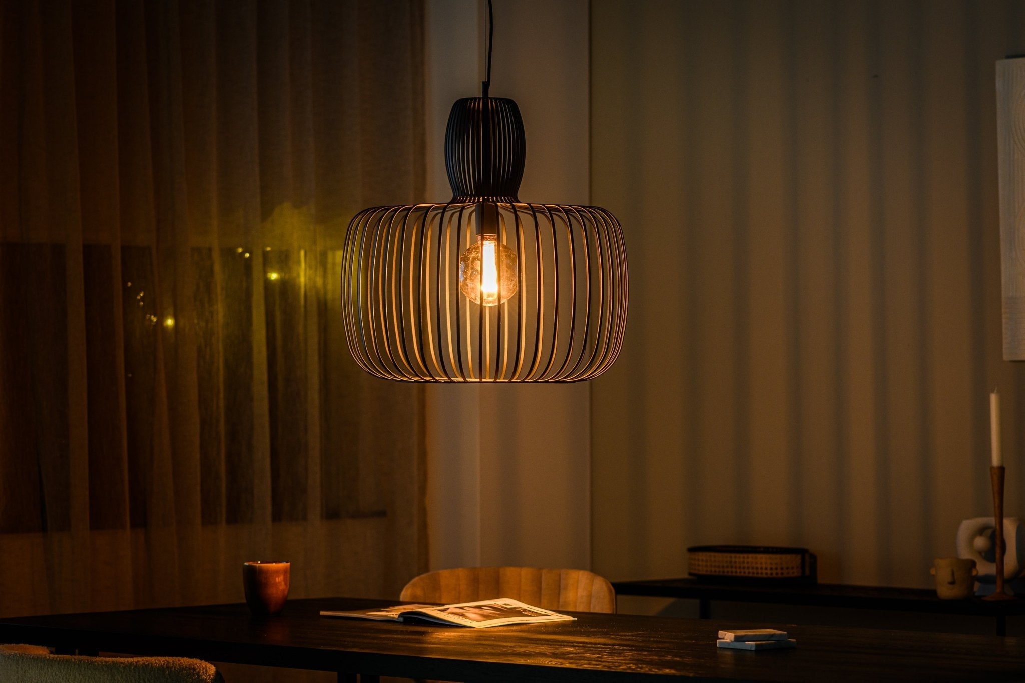 Suspension Ursul en Métal Noir | Déclaration Lumineuse Minimaliste et Audacieuse | Valuna