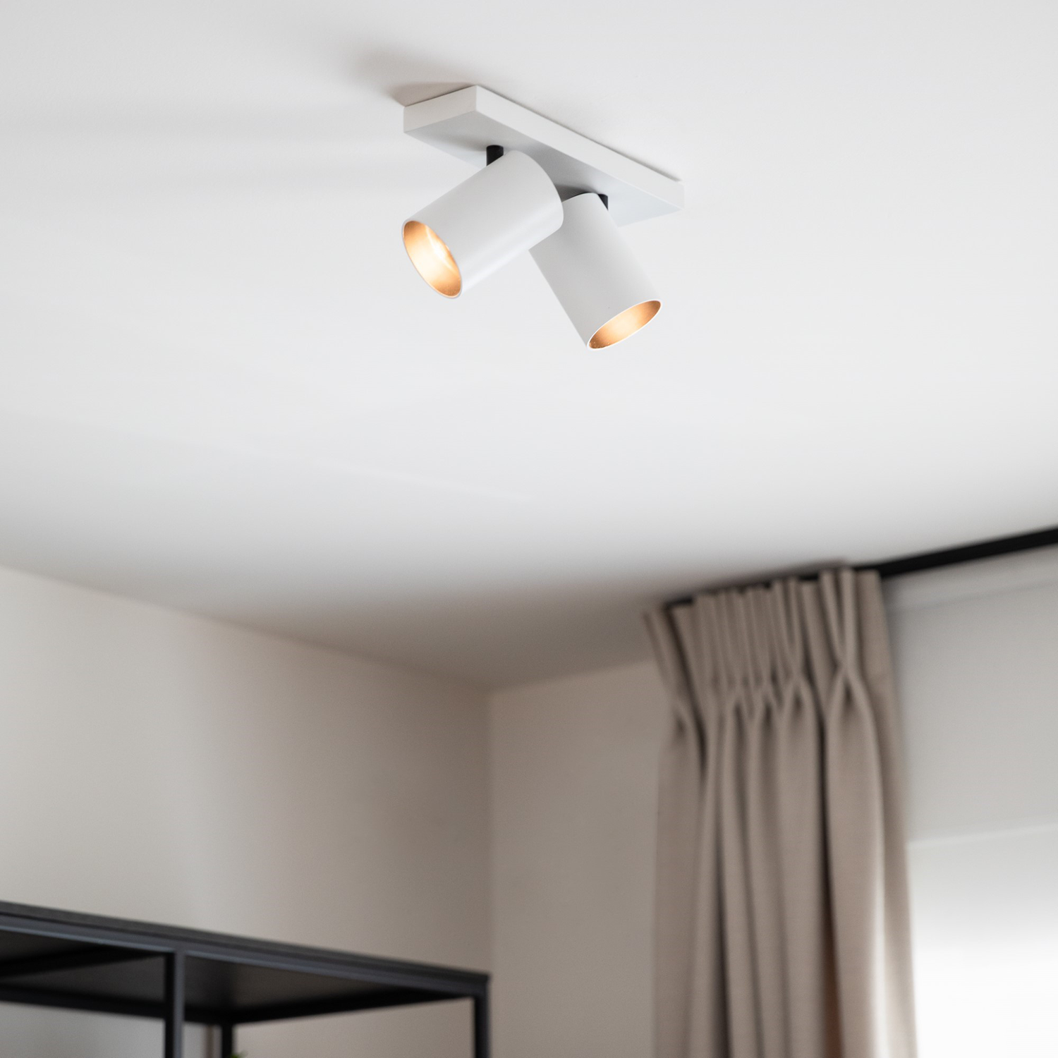 Plafonnier Bicolore Nuo | Éclairage Minimaliste Blanc & Noir Élégant | Valuna