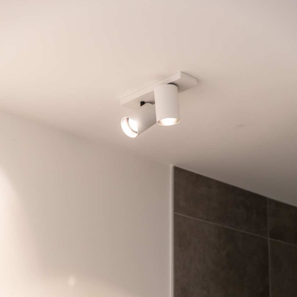 Plafonnier Bicolore Nuo | Éclairage Minimaliste Blanc & Noir Élégant | Valuna