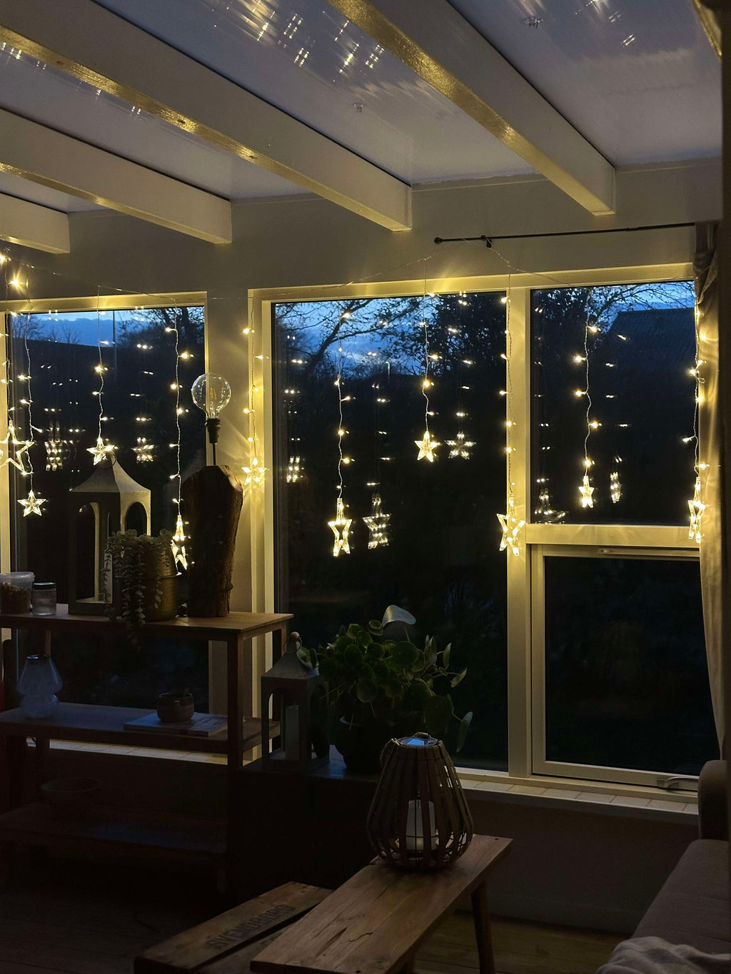 Guirlande lumineuse avec 12 Étoiles | Approuvée pour Intérieur / Extérieur | Valuna