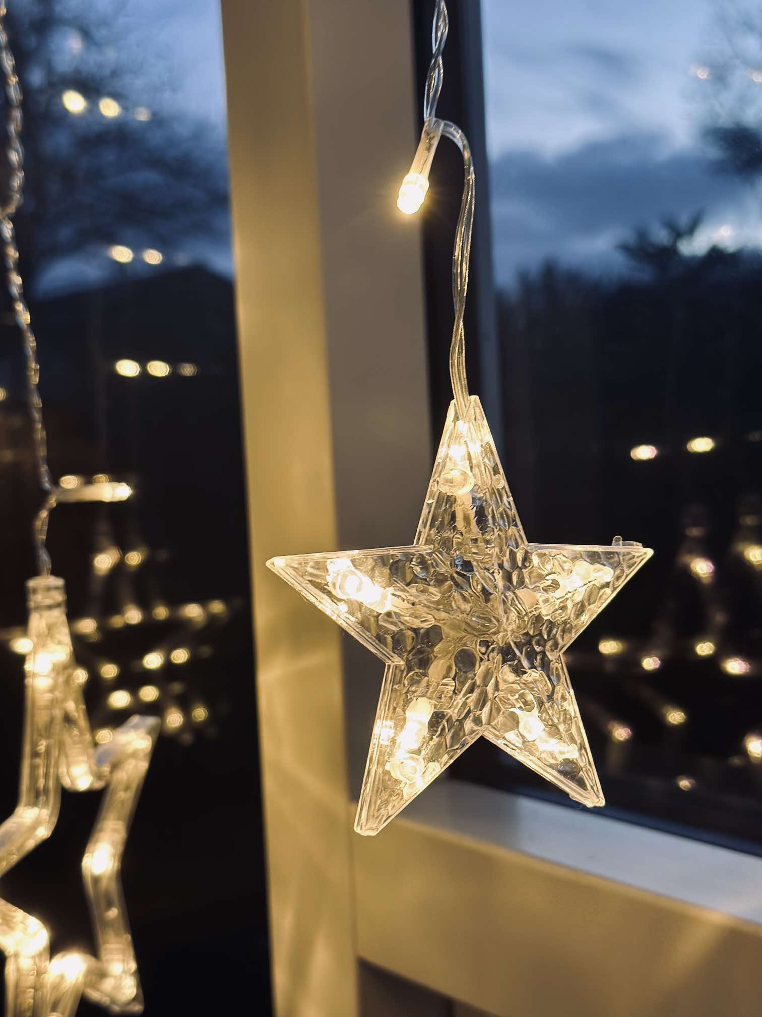 Guirlande lumineuse avec 12 Étoiles | Approuvée pour Intérieur / Extérieur | Valuna