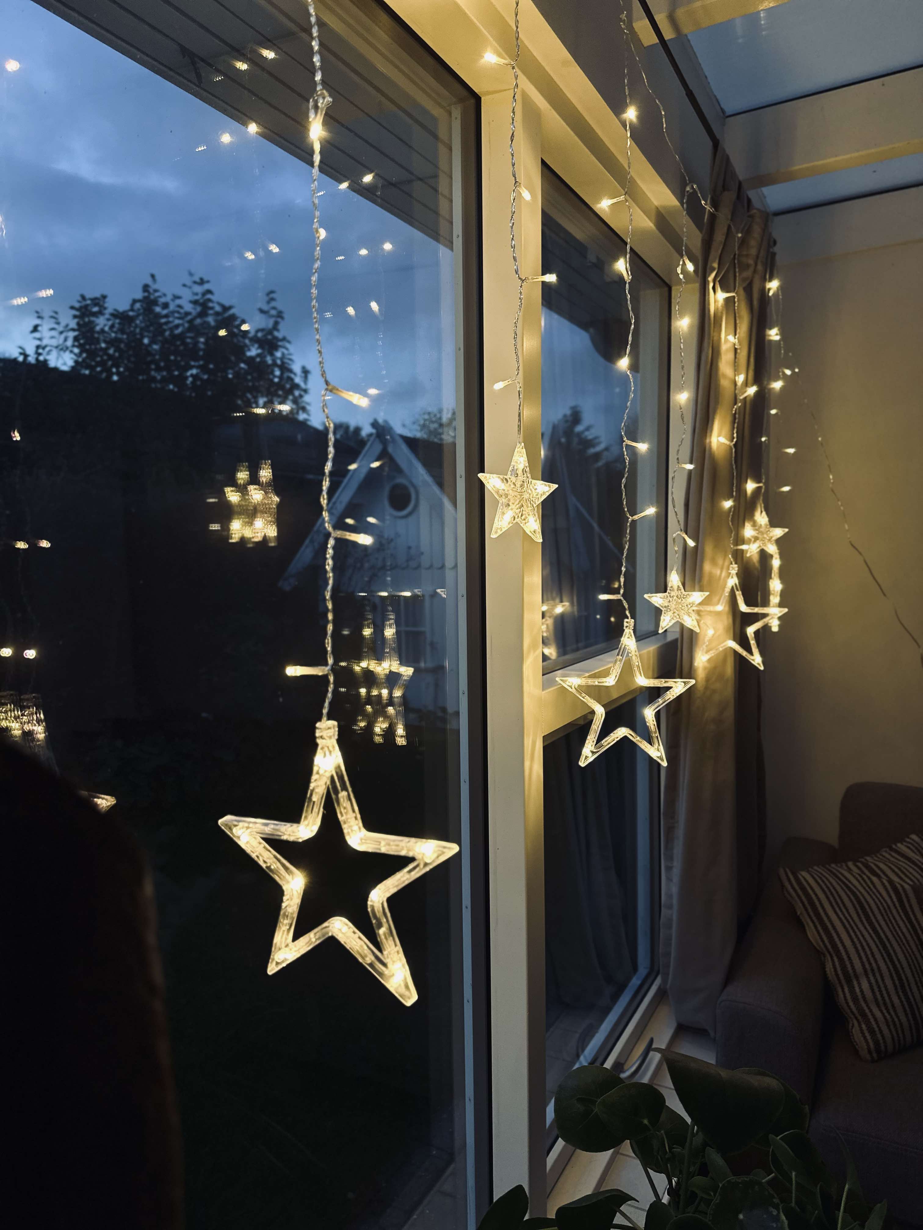 Guirlande lumineuse avec 12 Étoiles | Approuvée pour Intérieur / Extérieur | Valuna