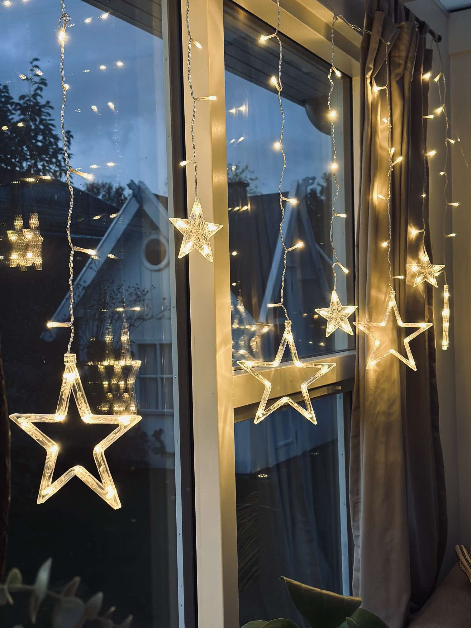 Guirlande lumineuse avec 12 Étoiles | Approuvée pour Intérieur / Extérieur | Valuna