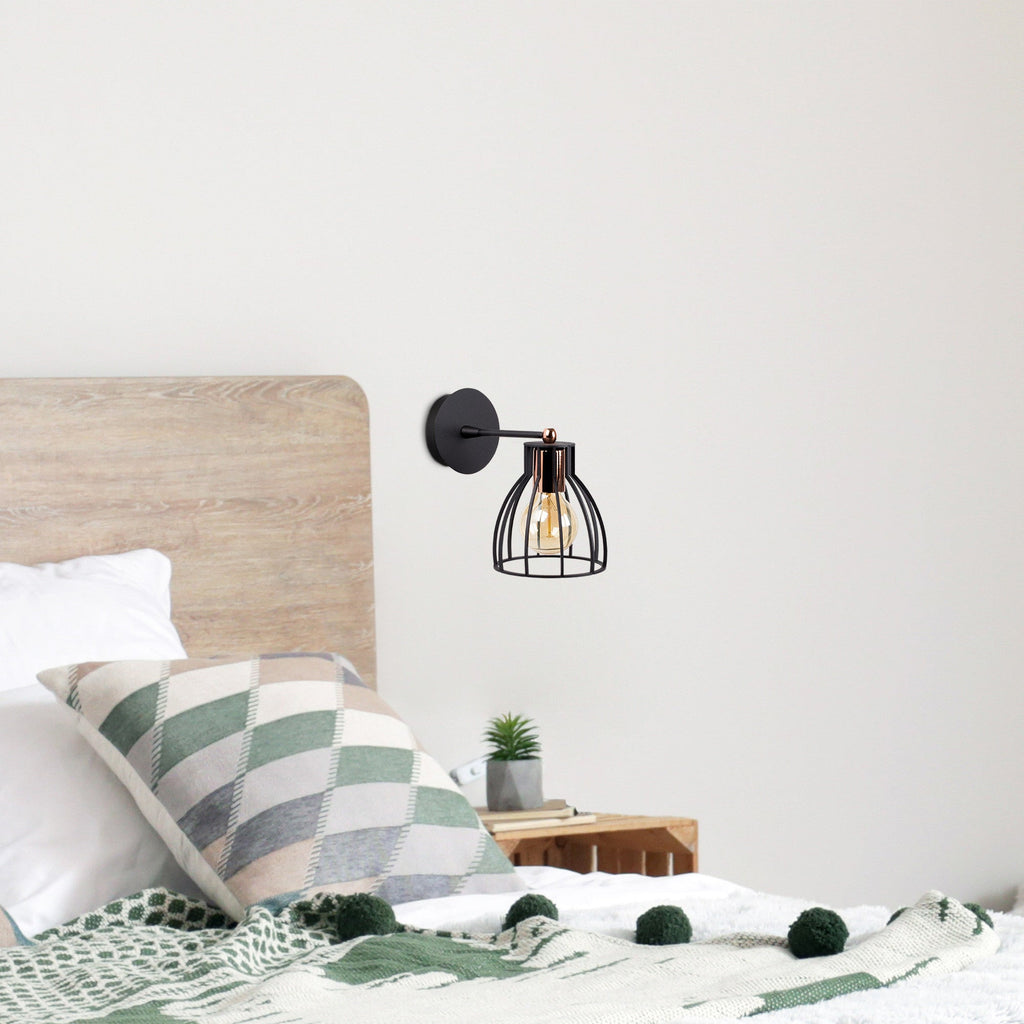 Applique Murale Delano en Métal Noir | Élégance Industrielle Épurée | Valuna