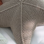 StarKnit | Coussin Étoile De Mer Tricoté à La Main – Décoration Confortable & Unique | Valuna