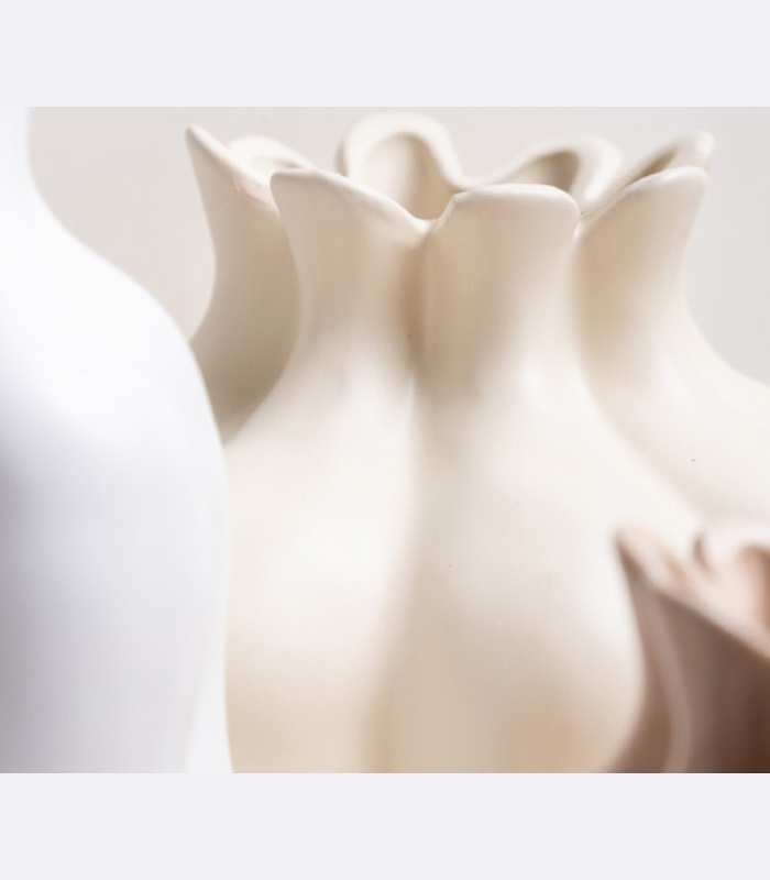 PomeSculpt | Vase En Céramique Blanche Élégant – Forme De Grenade Sculpturale | Valuna
