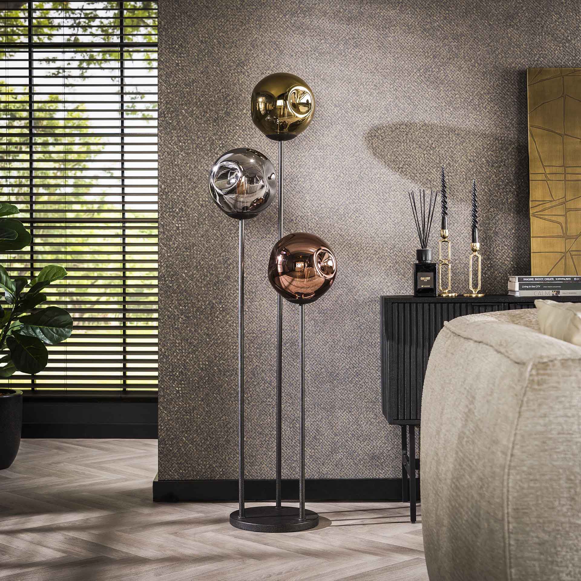 Lampadaire Ada 3‑Lumières en Verre Coloré | Déco Industrielle Élégante pour Ambiance Chaleureuse | Valuna