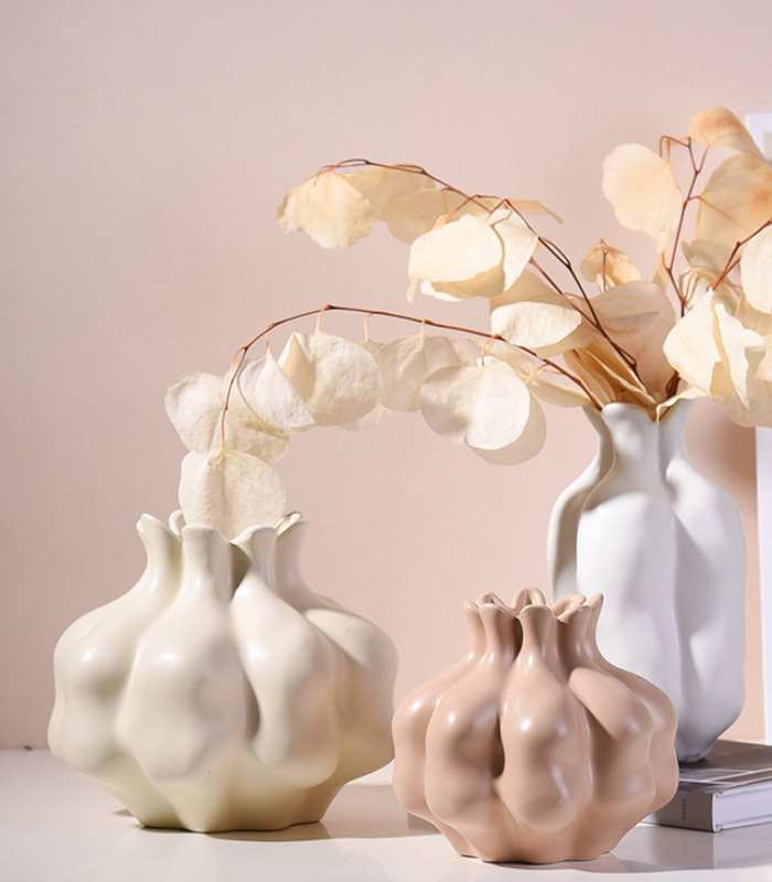 PomeSculpt | Vase En Céramique Blanche Élégant – Forme De Grenade Sculpturale | Valuna