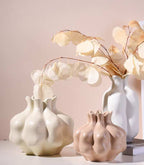 PomeSculpt | Vase En Céramique Blanche Élégant – Forme De Grenade Sculpturale | Valuna