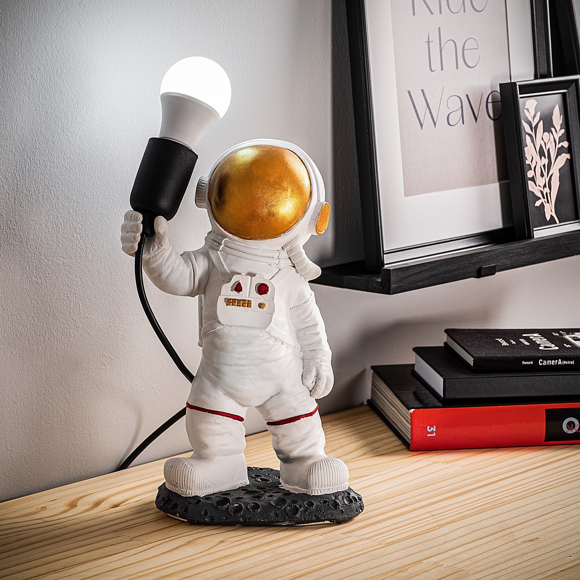 Lampe de Table Astronaute | Éclairage Cosmique et Déco Stylée | Valuna