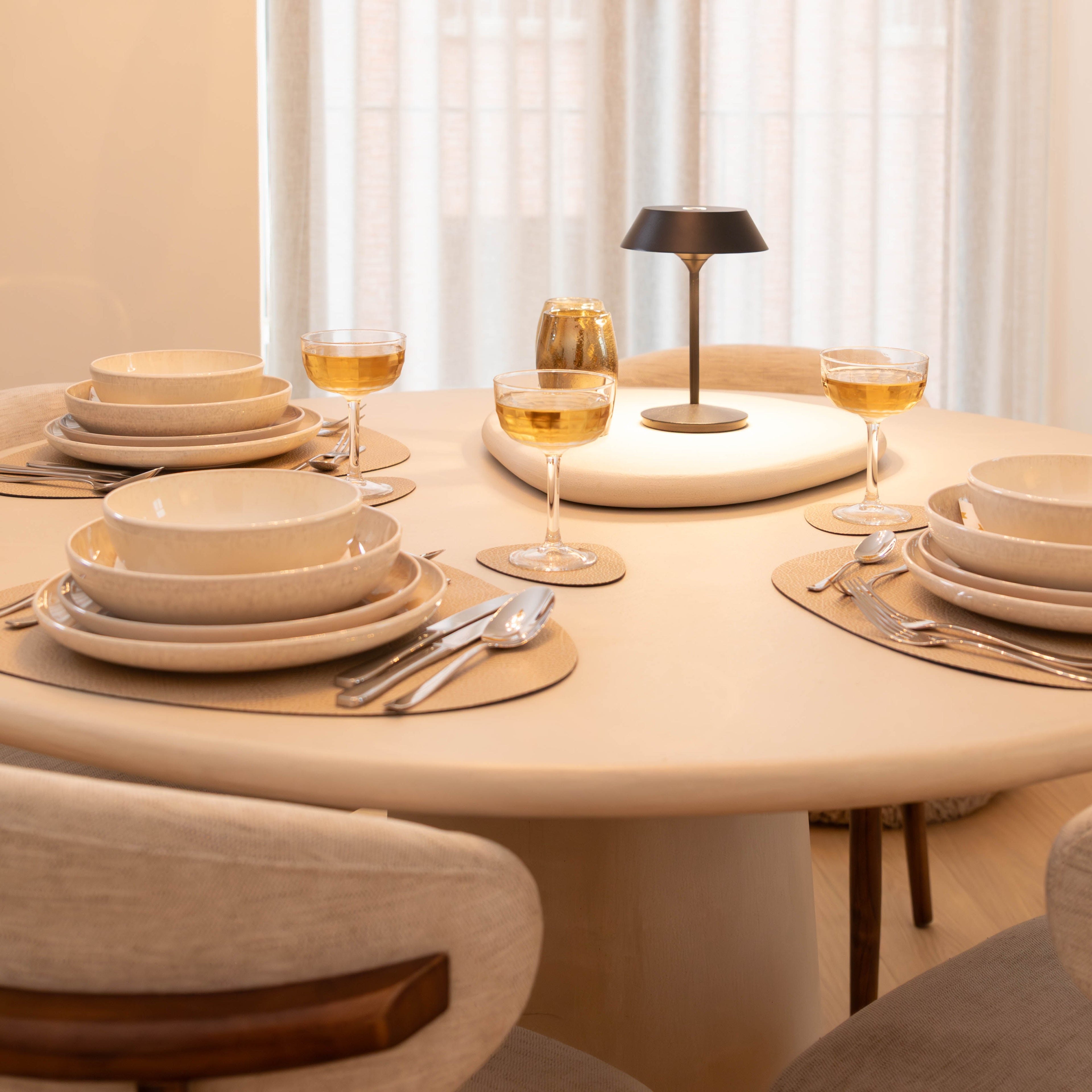 Lampe de Table Noire Balto | Lumière Moderne et Élégante pour Intérieurs Chic | Valuna