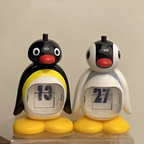 Calendrier Pingouin B/W Hue | Décoration de Bureau Charmante et Suivi de Date Fonctionnel | Valuna