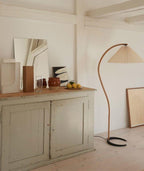 CapraniGlow | Lampadaire Style Caprani – Led, Aspect Bois Moderne & Décoration Élégante | Valuna