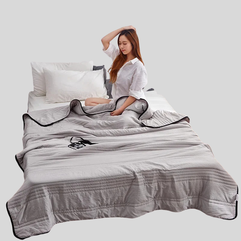 BreezeStripe | Couette D’Été Légère Et Climatisée Pour Voyage | Valuna