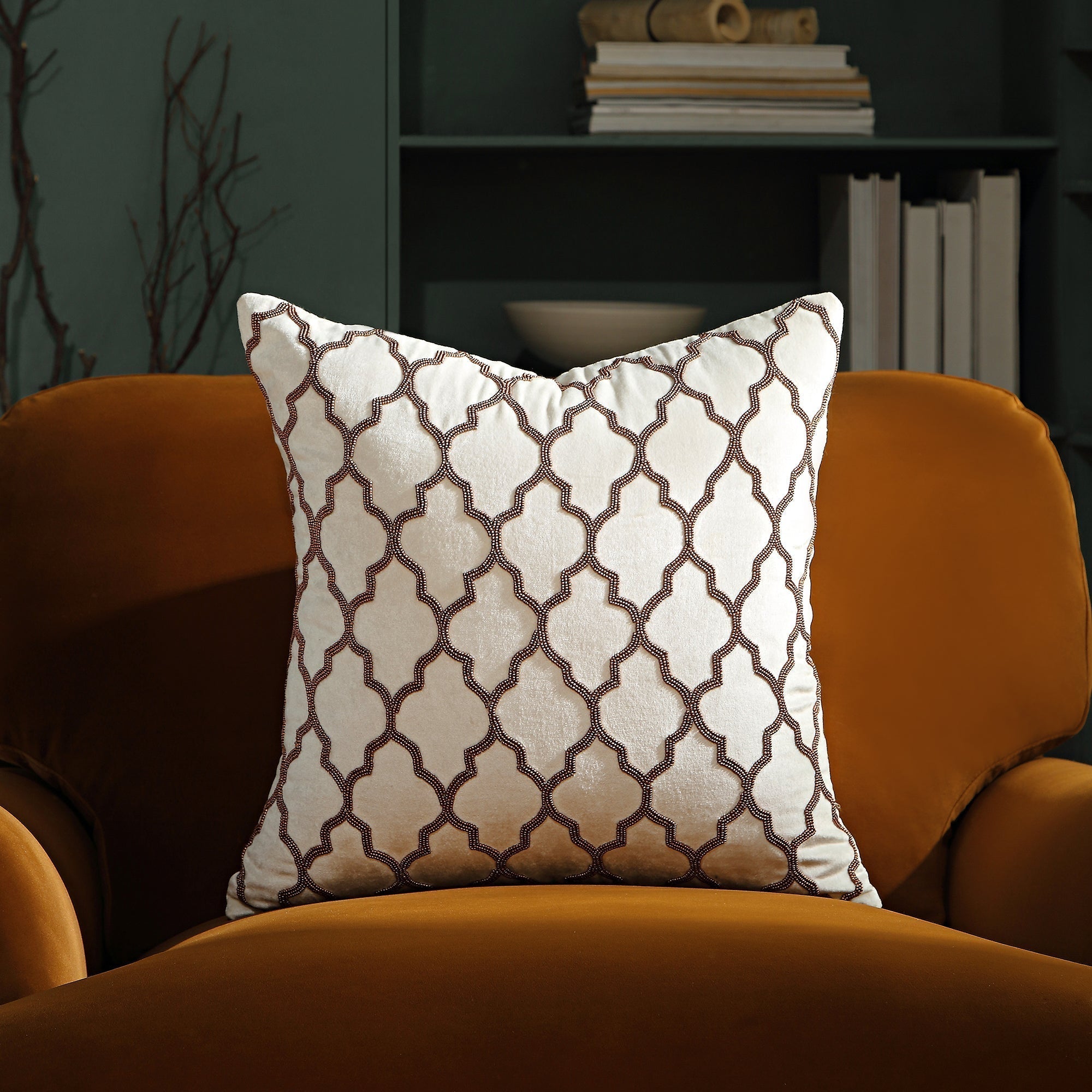 TrellisLuxe | Coussin Brodé à la Main – Collection Élégante & Confort Premium | Valuna