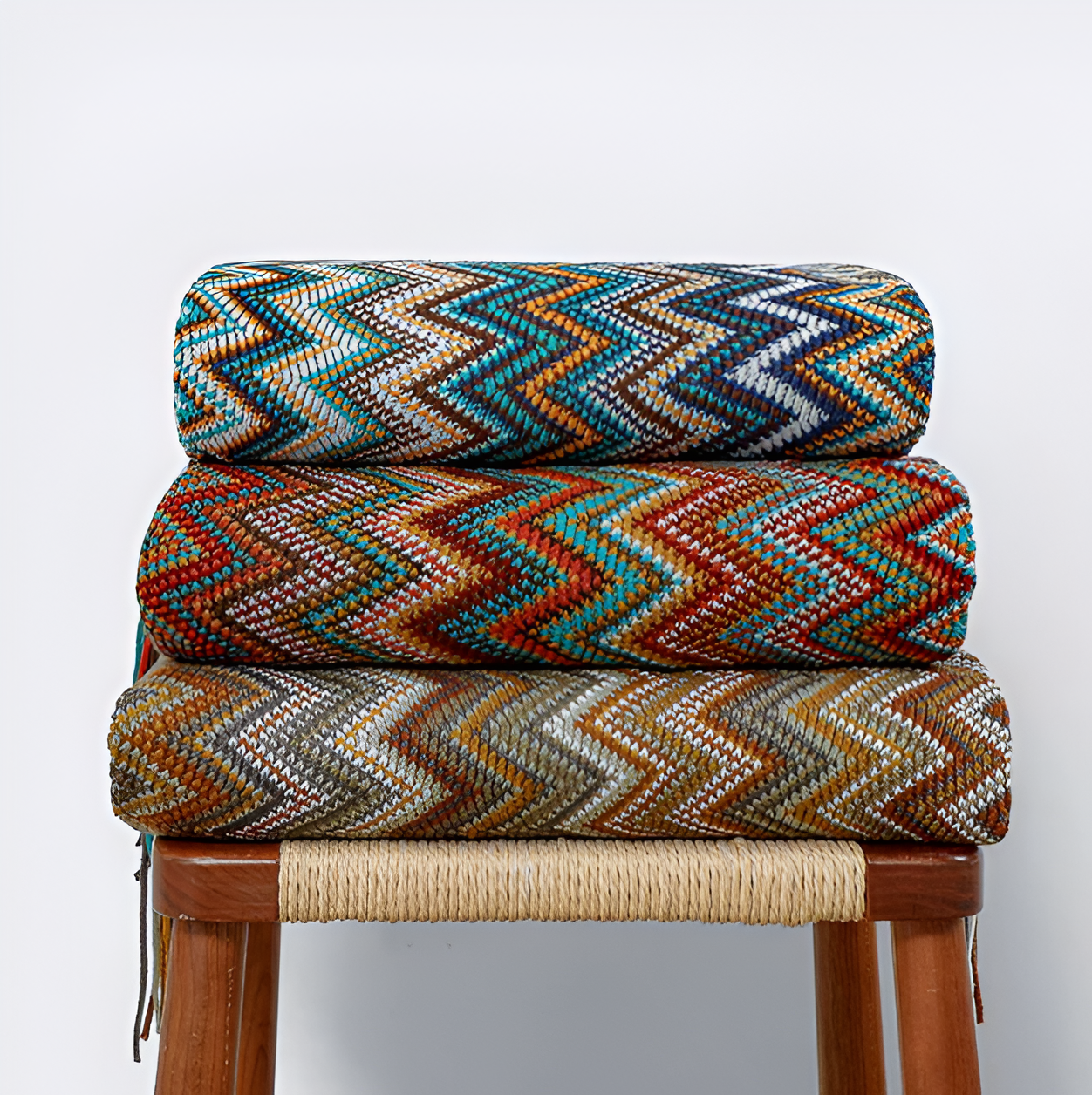 AcrylZagPlaid | Couverture en Polaire Boho Légère – Tricotée à la Main avec Pompons | Valuna