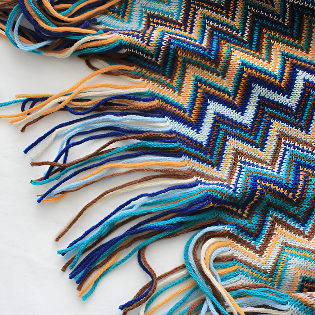 AcrylZagPlaid | Couverture en Polaire Boho Légère – Tricotée à la Main avec Pompons | Valuna