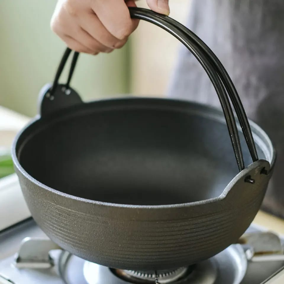 Wok en Fonte Pure Pré‑Assaisonnée avec Couvercle en Bois | Cuisson Parfaite et Authentique | Valuna