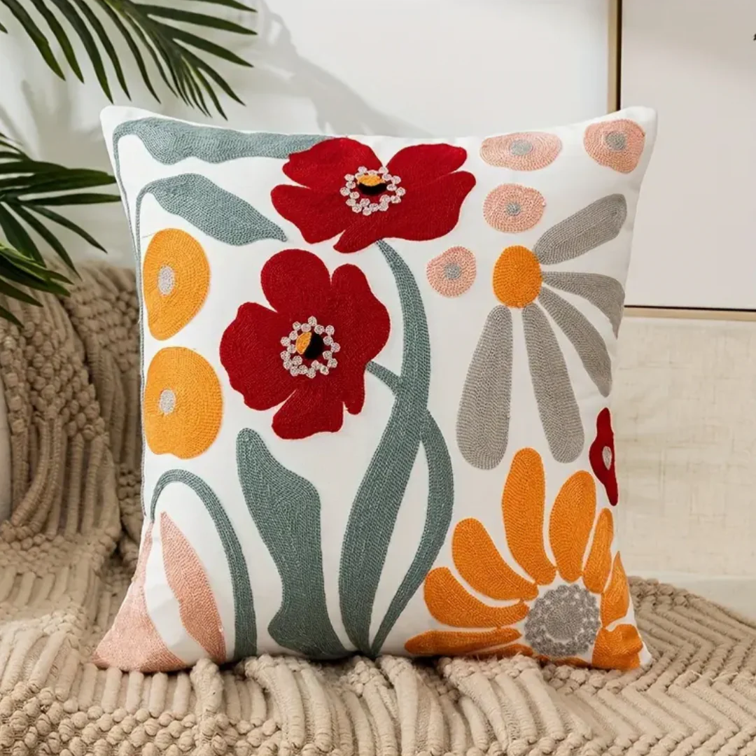 Fleurs Brodées | Coussin Décoratif Élégant | Valuna