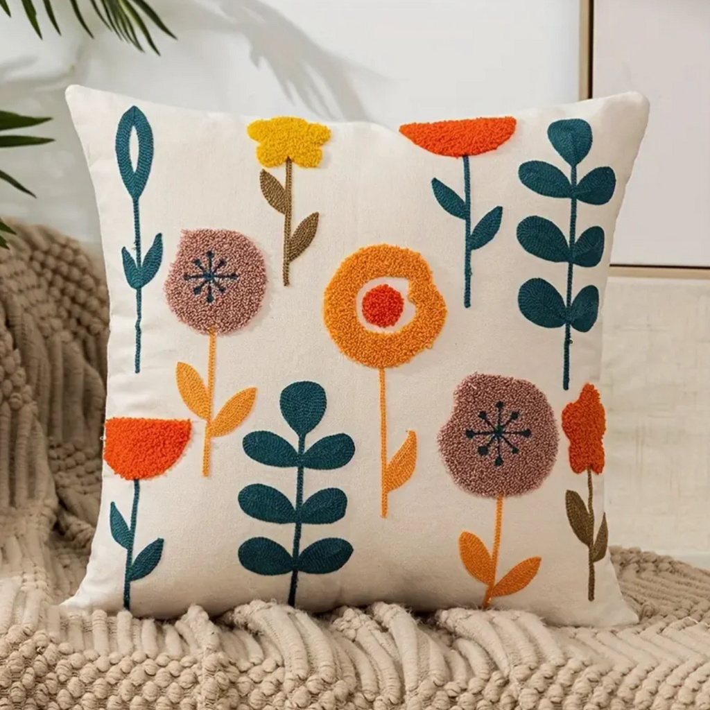 Fleurs Brodées | Coussin Décoratif Élégant | Valuna