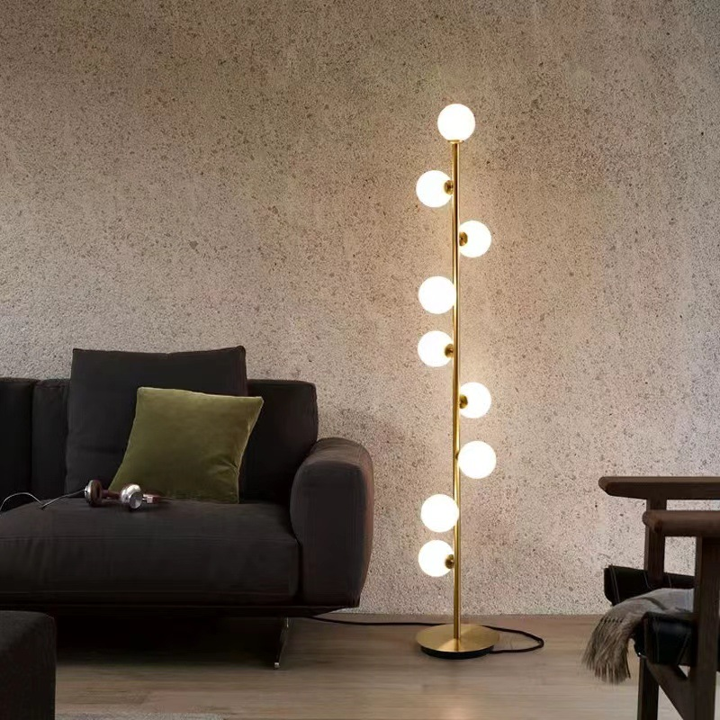 Lampe Sur Pied En Verre Avec Base En Marbre Ou Fer Forgé Et LED - Valuna