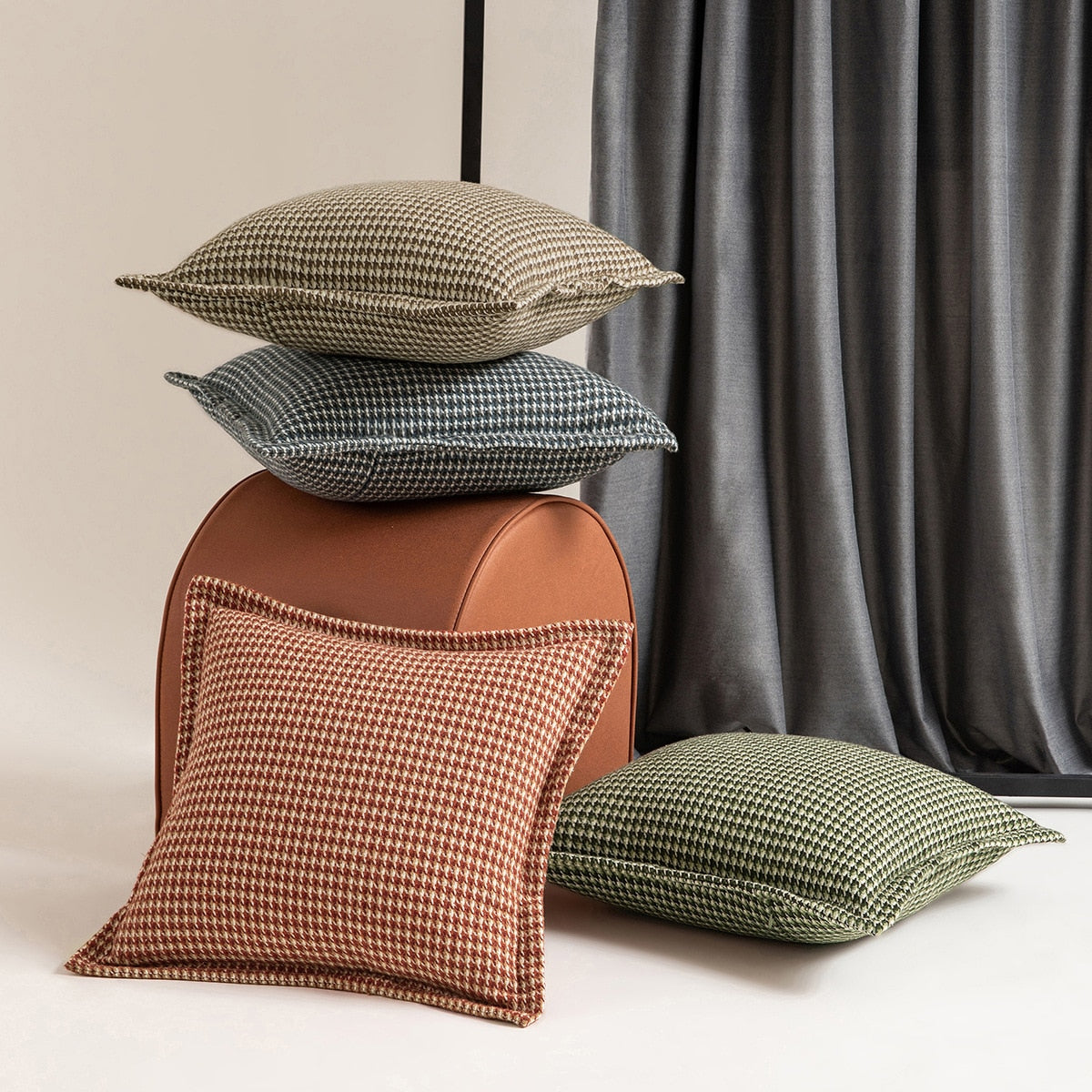 HeritaLuxe | Housse de Coussin Pied-de-Poule Classique – Élégance Intemporelle & Chic | Valuna