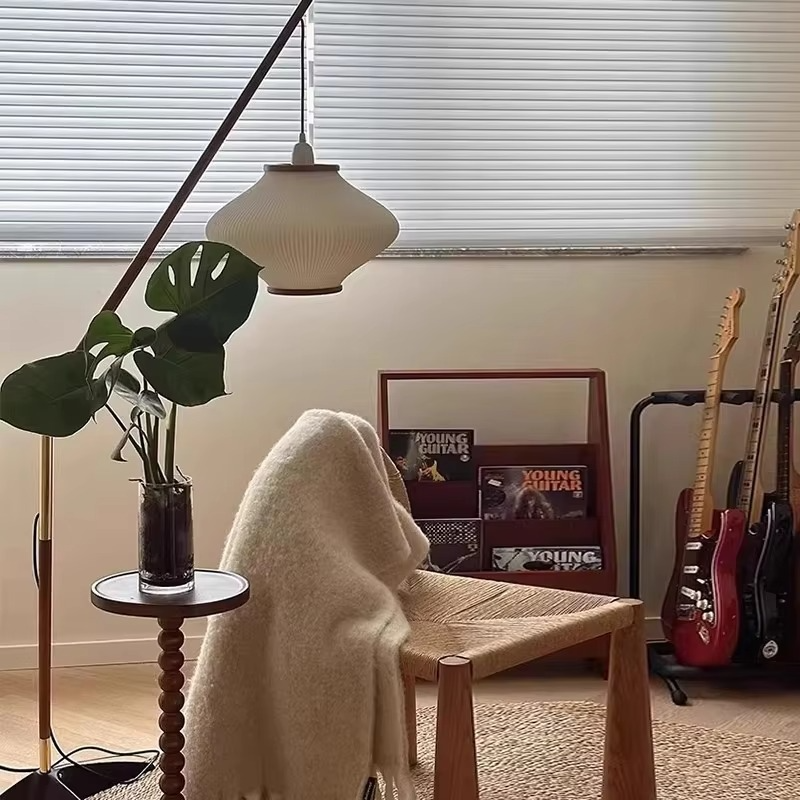 Lampe Sur Pied Style Médiéval En Métal Avec Abat-Jour Tissu E27 - Valuna