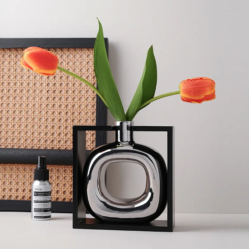 Silvara | Vase Argenté Avec Découpe Creuse | Valuna