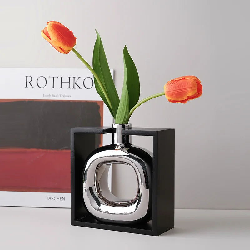 Silvara | Vase Argenté Avec Découpe Creuse | Valuna