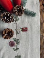 Noël Nostalgie | Chemin De Table Festif Et Élégant | Valuna