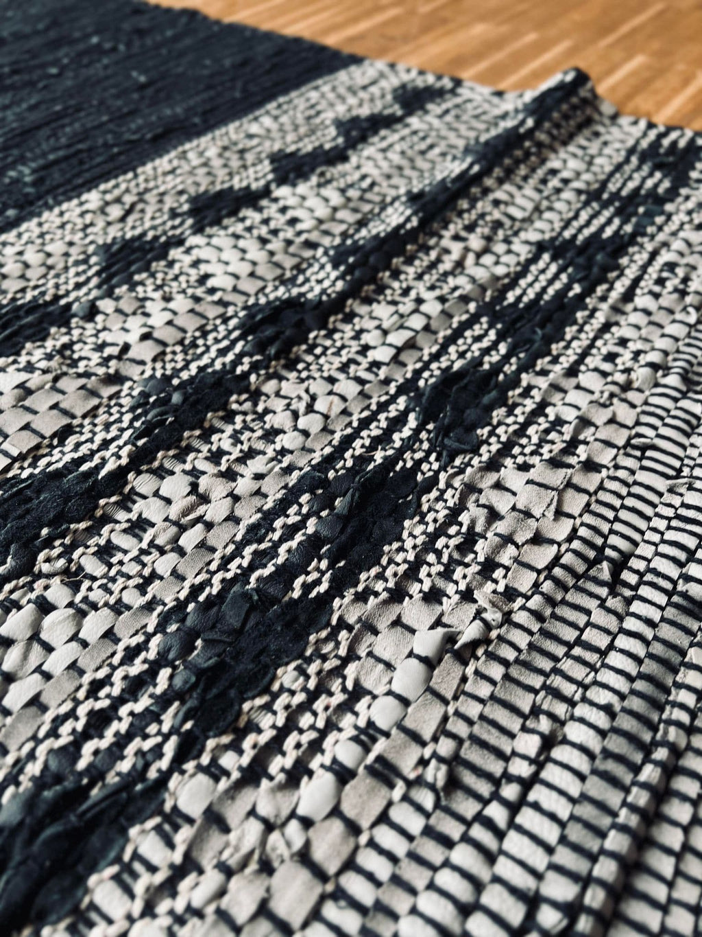 Tapis en Cuir | Motif Noir - 70x140cm | Valuna