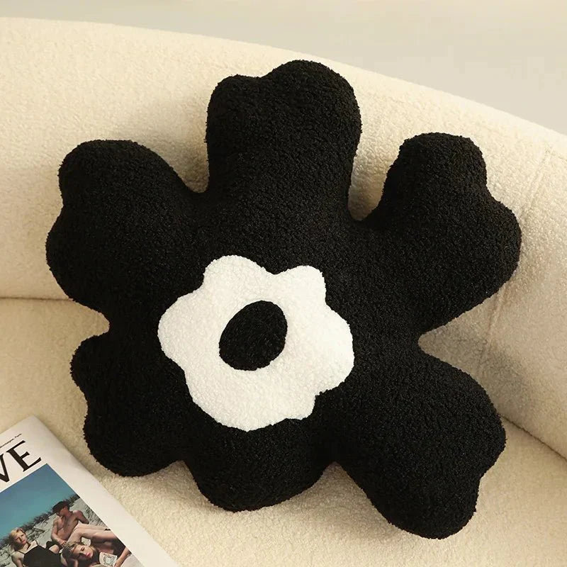 FluffyBloom | Coussin Fleur Abstraite en Peluche – Déco Douce & Unique | Valuna