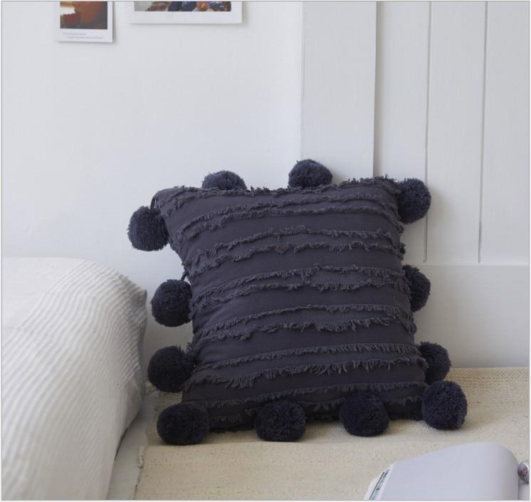 PomPomLux | Housse De Coussin Décorative – Style Ludique Et Confort Moderne | Valuna